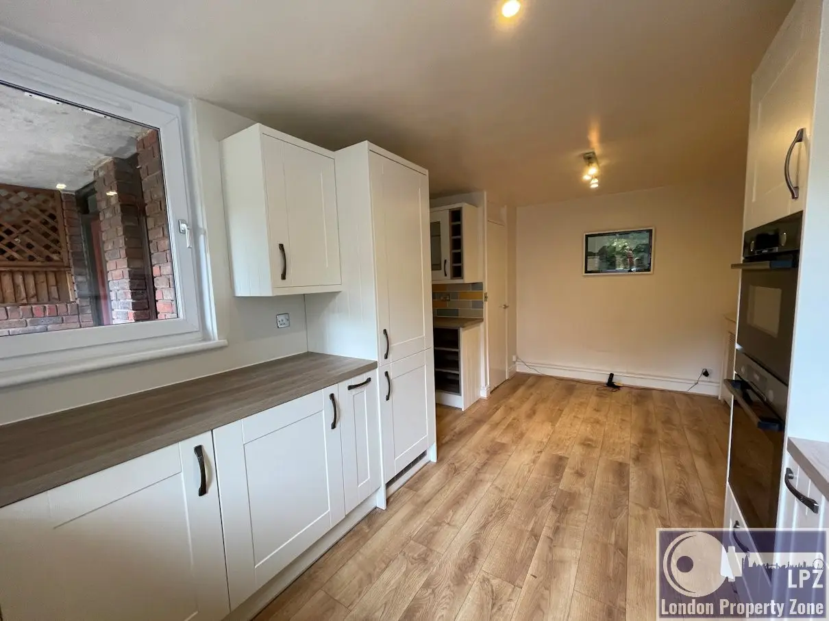 West Kensington,United Kingdom,3 Bedrooms Bedrooms,3 BathroomsBathrooms,Flat / Apartment,1191
