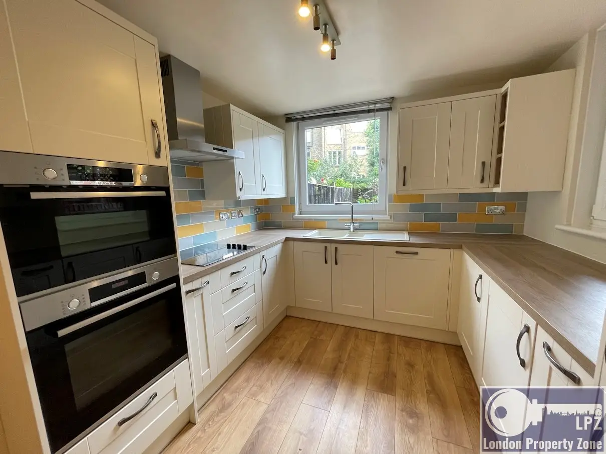 West Kensington,United Kingdom,3 Bedrooms Bedrooms,3 BathroomsBathrooms,Flat / Apartment,1191