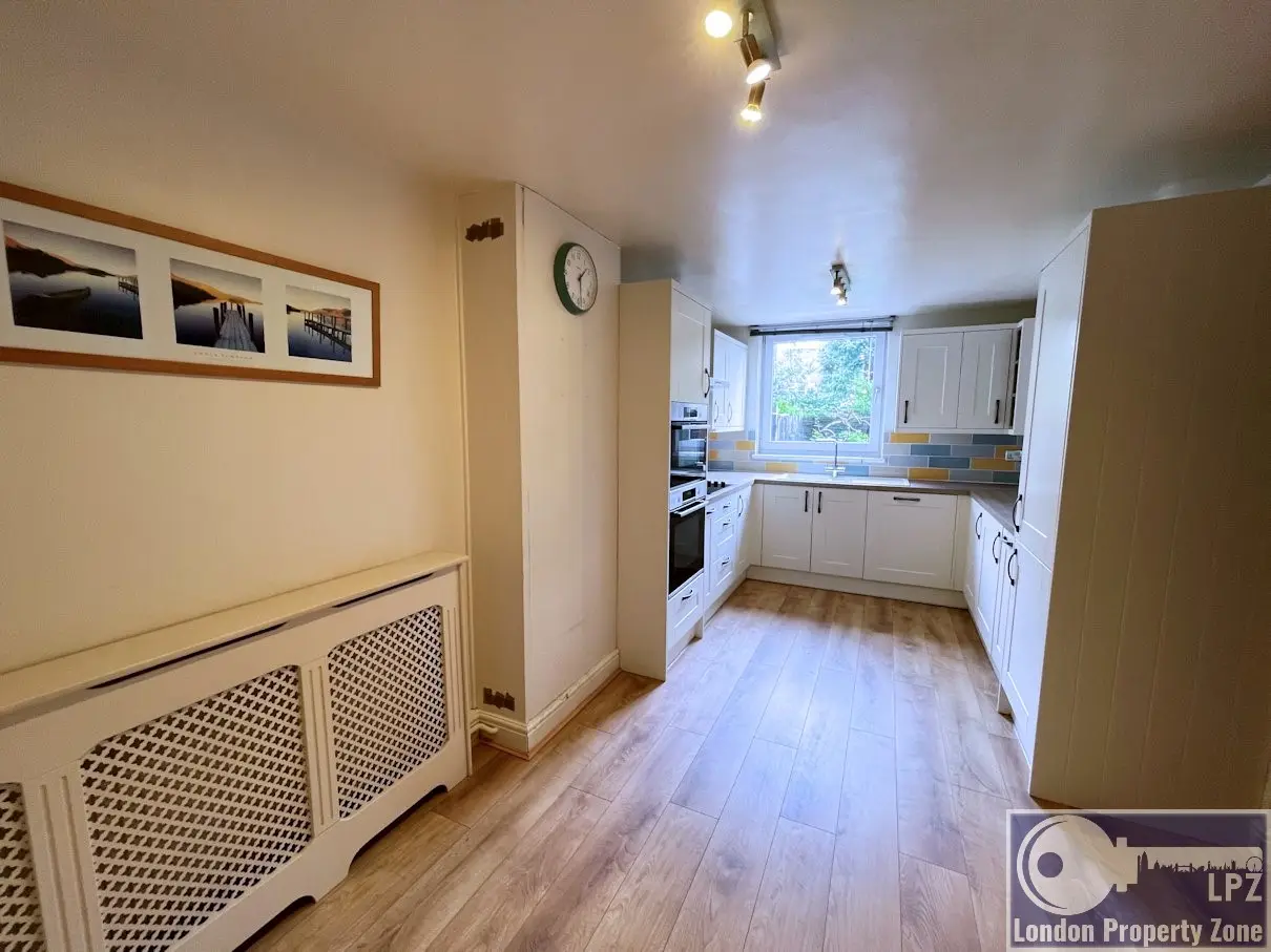 West Kensington,United Kingdom,3 Bedrooms Bedrooms,3 BathroomsBathrooms,Flat / Apartment,1191